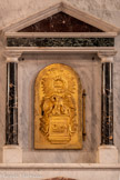 <center>Notre-Dame-de-Valvert.</center>Le Pélican mystique, l'Agneau mystique et le symbole de la Trinité sont représentés ensemble sur le battant du tabernacle.
