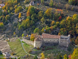 <center> Le Fort de Savoie. </center> Face à nous, de gauche à droite : l'avant-fort, la tour de guet ronde, la salle d('armes et la cour nord.