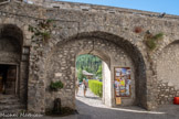 La porte du Glacis, avec la fontaine Vieille.