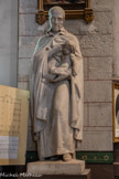<center>La co-cathédrale Saint-Jérôme </center>Chapelle de la Vierge. La Statue de Saint Vincent de Paul, œuvre en marbre, de Louis Daumas de 1869 a été adressée à Saint-Jérôme par le musée des copies d’Art à Paris en contrepartie d’une copie du tableau « Le dernier baptême de Saint- Jérôme », peint par le Dominicain, tableau qui se trouve au Vatican.