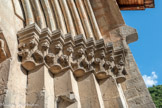 <center>Cathédrale Notre-Dame-du-Bourg.</center>Les colonnes du portail sont absentes, elles ont été brisées au cours des ans.