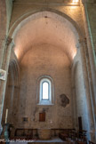 <center>Cathédrale Notre-Dame-du-Bourg.</center>Bras droit du transept. Le vitrail des fonts baptismaux, blanc à deux cives. Les deux cives représentent les deux natures du Christ (divine et humaine).