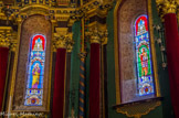 Les deux fenêtres du sanctuaire, à droite, aurait été ouvert en 1954 et garnies alors des vitraux représentant Saint-Joseph Saint Jean-Baptiste.