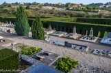 <center>Le cimetière</center>Le cimetière se présente sous la forme de gradins étagés. Si la végétation est importante dans l’ensemble du cimetière, le labyrinthe de buis ne se trouve que dans les gradins inférieurs.