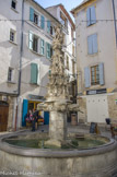<center>La Fontaine Saint-Michel</center> Érigée en 1512 de style gothique.