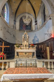Son autel en marbre,  attribué à Pierre Puget, est surmonté d’un baldaquin polychrome est classé. Les stalles fournissent dix-huit sièges, ornées de feuilles d’acanthe, de volutes, de chapiteaux corinthiens. Datées des XVIIe et XVIIIe siècles, elles sont classées.
