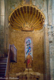 <center>L'église Notre-Dame-des-Pommiers. </center> Dans le cul-de-four de chacune des absidioles, sont placées d'énormes coquilles de style baroque datant du XVIIe siècle.