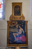 <center>L'église Notre-Dame-des-Pommiers. </center>Au-dessus de l'autel de la chapelle saint Sébastien, est placé un tableau du XVIIe siècle représentant le saint le corps percé de flèches. Au-dessus, Sainte Agathe et ?