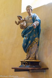 <center>La chapelle Saint-Marcel. </center> Statue : Vierge à l'Enfant. Bois : taillé, peint (polychrome). 19e siècle.