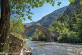 <center>Le pont du Moulin.</center>Les dux arches très inégales ont 17 et 9 m de portée, pour une longueur totale de 41 m et une largeur de 2,3 m.