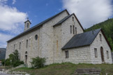 <center>Chapelle Notre-Dame de la Fleur.</center>« Au quinzième siècle, un paisible laboureur vivait à Thorame, possesseur d'un modeste troupeau qu'il menait lui-même au pâturage. C'était un chrétien aux mœurs patriarcales. Un jour, il se présente devant les magistrats municipaux affirmant l'apparition d'esprits célestes qui ont marqué, à huit kilomètres de Thorame, l'emplacement d'une chapelle à construire en l'honneur de Marie. Il avait conduit son troupeau dans les parages abandonnés qui avaient fixé le choix de la Sainte Vierge, et pendant qu'il priait, une radieuse apparition ouvrant un coin du ciel, à l'endroit même qui avait été précédemment désigné, renouvelant elle-même sa demande d'un sanctuaire. Une rose cueillie dans le jardin du ciel fut laissée au berger comme un signe authentique de sa vision, ce qui valut à Marie le titre de Notre-Dame de la Fleur. » Cette version diverge selon les auteurs. Il est impossible de dater précisément cet évènement supposé et la construction de la chapelle initiale.