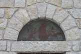 <center>Chapelle Notre-Dame de la Fleur.</center>La Vierge donnant la rose au berger. Chaque année a lieu pour Pentecôte une procession au départ de l’église paroissiale avec la statue de la Vierge jusqu'à la chapelle, suivie par des cérémonies religieuses.