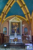 <center>L'église Saint Blaise</center> Les chapelles des croisillons, N.D du Rosaire et St Joseph (photo), sont de la fin du 16e et du milieu du 17e siècle. Elles  furent l'œuvre d'un maçon, Charles Bœuf, dont on peut voir les initiales gravées avec la date (1662) sur le frontispice de la porte qui donne sur la Cour du Doyenné.