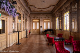 <center>L’opéra de Nice.</center>Le Foyer Montserrat Caballé. Le petit balcon, à gauche avec les fleurs, était utilisé par des musiciens afin de jouer pendant les entr’actes.