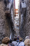 <center>Péone</center>Les rues sont étroites et en pente.