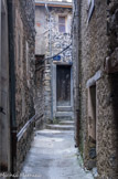 <center>Péone</center>Au fond, la rue Etroite.