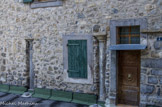 <center>Péone</center>Colonnes en remploi.