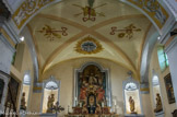 <center>Péone</center>Eglise Saint Arige et Saint Vincent de Saragosse. L'église a été construite suivant un plan en croix grecque, abvec deux chapelles latérales sur croisées d'ogives, conservées de l'ancien édifice.