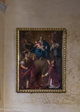 <center>Péone</center>Eglise Saint Arige et Saint Vincent de Saragosse. La Vierge à l'Enfant au-dessus de deux saints (Arige et Vincent ?).