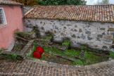 <center>La Tour-sur-Tinée. </center>Ensemble artisanal du Béal, avec un moulin à farine, un moulin à huile communal (defissi) , une distillerie et un lavoir, fonctionnant grâce à l'énergie hydraulique apportée par un canal long de 15 km amenant l’eau captée au pied du Bois noir à 1 016 m d’altitude jusqu’aux moulins situés à 620 m d’altitude.