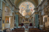 <center>Eglise Notre-Dame de l'Assomption</center>A l’intérieur, on retrouve la disposition à nef unique rythmée par des chapelles latérales séparées du chœur par un arc triomphal caractéristique de l’art baroque