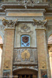 <center>Eglise Notre-Dame de l'Assomption</center>La croix égyptienne rappelle qu’Eze plonge ses racines dans les mystères de la déesse Isis. Selon la tradition, les Phéniciens y auraient érigé un temple à son honneur.