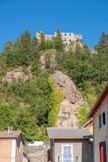 <center>Guillaumes</center> 1ère partie du 13e s. Raymond Béranger V, comte de Provence, fonde le château, probablement entre 1233 et 1235. 13e s. Castrum de Guillermo est cité. Le château qui domine la ville dit de la reine Jeanne fait référence à la fidélité du village à Jeanne de Provence.