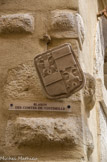 <center>Castellar</center>Le Palais Lascaris. On peut encore voir le blason des comtes de Vintimille sur le porche. D'or à la tour de gueules ouverte et ajourée du champ, surmontée d'une aigle bicéphale de sable becquée et membrée de gueules.
Le blason actuel utilisé à Castellar est une reprise qui date de 1984, plus stylisée, dont la devise a été conservée mais pas les couronnes au-dessus des deux têtes de l'aigle bicéphale.
La devise est « Nec me fulgura » (« la foudre même ne saurait m’atteindre »).