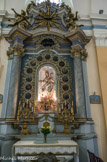 <center>Castellar</center>L'église Saint-Pierre. Autel la Vierge avec une statue en stuc, entourée de quinze cartouches peints représentant les mystères du Rosaire.