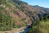 <center>Gorges de Daluis</center> Au fond, le pont du saut de la Mariée. Le pont permettait au tramway de franchir la vallée du Var et d’atteindre Guillaumes par sa rive gauche. 1910. Début de la construction de la ligne de tramway du Haut-Var. 1923. 29 juillet. Inauguration de la ligne de tramway du Haut-Var. 1929. 16 mai. Après 6 ans d’exploitation, la ligne de tramway du Haut-Var est arrêtée.