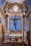 <center>Roure. </center> Autel du Christ en croix.
Entre deux colonnes de marbre, se dresse un grand Christ crucifié, vraisemblablement du XVIe siècle, surmonté d’un fronton brisé orné d’angelots qui brandissent les instruments de la crucifixion.