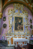 <center>Saorge</center> L'église Saint-Sauveur. Autel de Saint-Éloi avec le retable et un tableau représentant la Vierge et l'Enfant  entre saint Antoine et saint Éloi.
