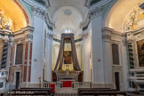 <center>Eglise abbatiale de St Pons</center>Les chapelles latérales sont ornées de colonnes torses dans des tons de vert.