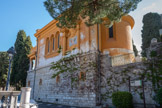 <center>Chapelle de la Sainte Trinité.</center>Elle se trouve à l'entrée du cimetière. Elle fut édifiée en 1935 par François Aragon, alors Architecte en chef de la Ville, la rue  porte d'ailleurs son nom.