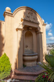 <center>Fontaine face à l'entrée du cimetière</center>