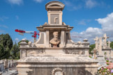 <center>Le cimetière </center>Tombe de Victor Sabatier, peintre, né à Agen. Il est nommé architecte des diocèses de Nice et de Fréjus, puis architecte départemental à Nice en 1860, au moment du Rattachement du comté de Nice à la France. Il tient un rôle actif dans la création de la Société des Beaux-Arts de Nice en 1877, dont il est le vice-président. De 1853 à 1881, Sabatier expose régulièrement au Salon des Artistes français de nombreuses aquarelles représentant des vues urbaines réalisées sur le motif lors de ses voyages dans le Midi, à Venise et à Constantinople.