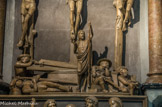 <center>Puget-Théniers</center>Eglise Notre-Dame de l'Assomption. Résurrection : Soldats endormis avec une arbalète, armement caractéristique du début du XVIe siècle.