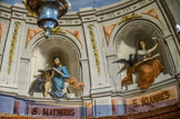<center>Puget-Théniers</center>Eglise Notre-Dame de l'Assomption. Décor peint en trompe-l'oeil de l'abside : saint Matthieu et saint Jean.