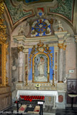 <center>Eglise de Ste Marguerite. </center>Une Vierge du XIXe siècle, connue sous le vocable de Notre-Dame-des-Neiges, évoque une coutume solidement ancrée à Roquebrune. En mémoire d'un vœu prononcé en 1467 pendant une épidémie de peste et demandant à la Vierge d'accorder sa protection à la ville, la statue de la Vierge de Roquebrune est portée chaque année, au cours de la procession de la Passion, de l'église Sainte-Marguerite à la chapelle Notre-Dame-de-la-Pausa.