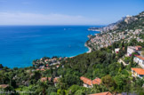 <center>Roquebrune-Cap-Martin.</center>Tout en haut, les Vista Palace. Au fond, Monaco.