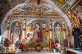 Chapelle Saint Maur. <br> Chapelle construite au 16e siècle. D'un plan rectangulaire à chevet plat, elle est couverte d'une voûte en plein cintre sous une toiture en mélèzes. L'ensemble de la chapelle est décoré de peintures à la détrempe, attribuées à Andrea de Cella. Les légendes de Saint-Sébastien et Saint-Maur sont retracées sur la voûte et les murs latéraux.