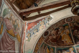 Auron. Chapelle Saint Erige dite d'Ariez <br > Autour de cet arc étaient représentés les douze apôtres dans des niches à arcatures surmontées d’un mur crénelé. Ces peintures sont probablement l'œuvre d’un artiste différent.