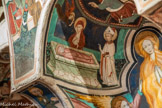 Auron. Chapelle Saint Erige dite d'Ariez <br> Côté gauche de la voûte : Mise au tombeau de la sainte entre saint Maximin, à droite, qui la bénit et sainte Marthe en arrière. Un ange, à gauche, recueille son âme.