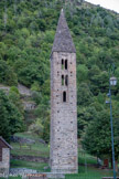 Isola. Clocher roman de l'ancienne église détruite par une crue de La Guerche. De style lombard, il est percé de baies en plein cintre et de fenêtres jumelées aux chapiteaux historiés.