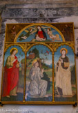 <center>Église de l’Invention de la Sainte-Croix</center>Triptyque de Saint-François d’Assise, huile sur bois, vers 1510-1515
Cette œuvre que l’on attribue à un élève d’Antoine Bréa, frère du célèbre Ludovic, est remarquable par son élégance et la fraîcheur de sa palette. Si la disposition médiévale, personnages séparés par des boiseries et division en registres superposés, se maintient, un paysage unit l’arrière-plan et rassemble les personnages en un lieu unique.