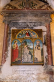 <center>Église de l’Invention de la Sainte-Croix</center>Autel avec blason de la famille Laugeris, tableau des stigmates de Saint François, XVIe.