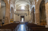 <center>Église de l’Invention de la Sainte-Croix</center>On pense que dans le courant du XVIIe siècle un séisme, dernier d'une longue série provoque une coulée de terre qui vient en partie combler l'église et la crypte nord, La crypte nord est transformée en ossuaire, le niveau du sol étant rehaussé par les éboulements une nouvelle porte est pratiquée dans la façade et 4 marches descendant au niveau du sol intérieur sont installées. Au XVIIIe comme le culte des reliques est tombé en désuétude, les villageois comblent entièrement l'église sur 1m50 environ de manière à accéder de plain-pied du seuil à l'autel, enterrant les quatre marches de l'entrée et les sept qui montent à l'autel.
La crypte centrale n'est plus accessible que par la crypte sud. On remplace la charpente en bois par une voûte maçonnée, dont le poids trop important pour les piliers, oblige l'ajout de contreforts à l'extérieur.
Les murs sont enduits et l'on pose un décor de stuc baroque. Plusieurs autels prennent place dans les bas-côtés nord et sud et on construit à l'entrée de l'église une tribune, aujourd'hui détruite sur laquelle se trouvait l'harmonium et où pouvaient prendre place les chorales.