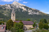 <center>Saint Dalmas de Valdeblore </center>Église priorale de l’Invention de la Sainte-Croix, Xe-XVIIIe siècles.
Orientée à l’est, l’église est située à une centaine de mètres du bourg de Saint-Dalmas. Elle n’apparaît dans l’histoire qu’en 1060 mais sa construction se situe à la fin du Xe siècle ou dans le premier tiers du XIe siècle. À l’origine de sa fondation, se trouve l’abbaye bénédictine de Saint-Dalmas-de-Pedona (actuel Borgo San Dalmazzo) qui implanta un prieuré à cet endroit stratégique, peut-être dès le VIIe siècle. L’église était donc le sanctuaire d’un établissement monastique et devait être entourée d’autres constructions.