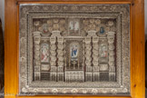 <center>Cathédrale Notre-Dame de la Nativité</center>A la suite d’un don de la famille Chave, une très belle et rarissime collection de Paperolles qui sont des décors réalisés en utilisant des bandes de papier roulées ou torsadées réalisées par des religieuses et dont certaines sont l’œuvre de toute une vie. Reproduit un retable entièrement constitué de petits morceaux de papier ; autour de l’autel. 6 colonnes recouvertes de pointes et 6 gravures colorées. Travail d'une finesse extraordinaire. XVIIIe