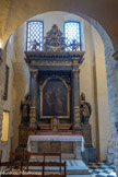 <center>Cathédrale Notre-Dame de la Nativité</center>La chapelle est dédiée à Saint Véran (Évêque de Vence en 449). L’autel est composé d’un sarcophage romain où fut déposé le corps du Saint pendant 1000 ans. Retable de style renaissance représentant Saint Véran bénissant le peuple. Deux statues représentant Saint Véran et Saint Lambert sont placés de chaque côté.